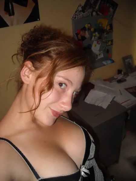 Rousse qui suce et accroc au sexe à Saint-Malo