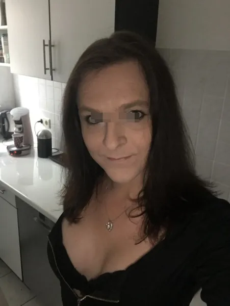 Brune aimant le sexe à Tarbes dans le 65