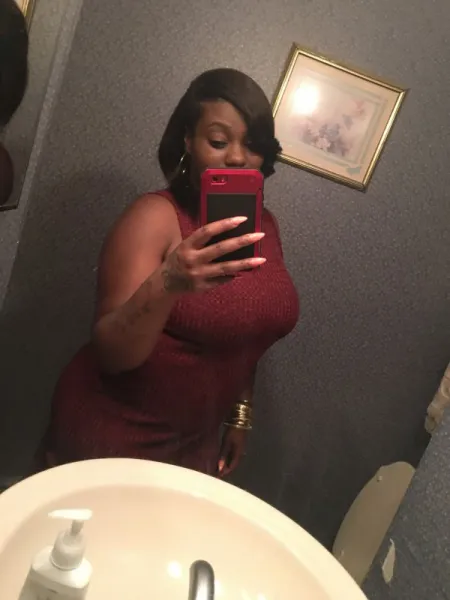 Black sexy partante pour du sexe à Brest