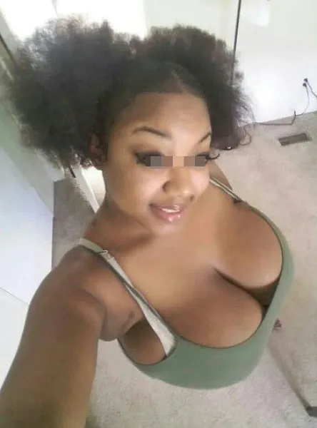 Métisse chaude pour du sexe gratuit à Toulon