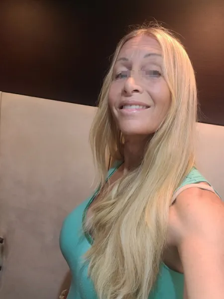 Blonde mature aimant le sexe sur Bordeaux