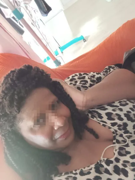 Femme noire chaude pour baiser à Nantes