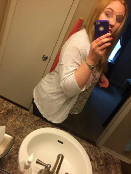 Blonde en manque cherche son plan cul sur Paris