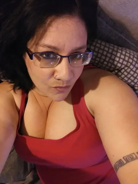 Insatisfaite, je cherche du sexe sur Lorient (56)