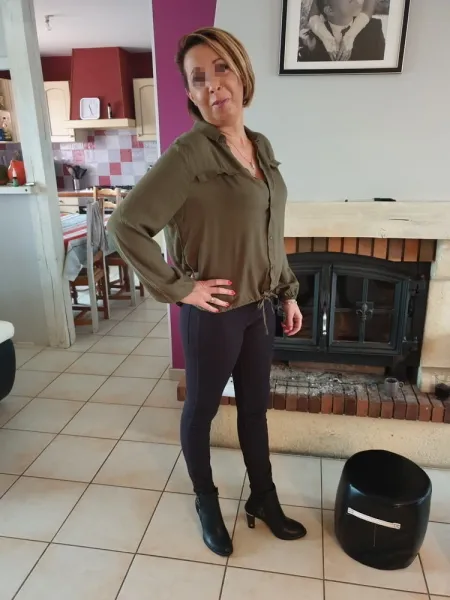 Femme métisse chaude pour du sexe à Annecy