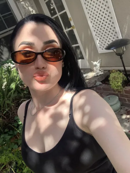 Brune sexy de Bordeaux, cherche un mec
