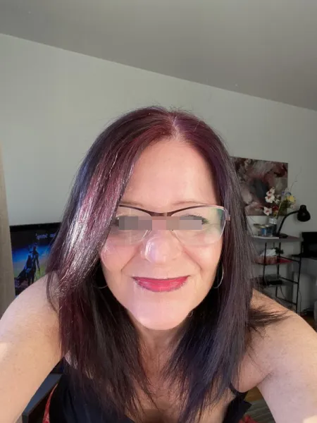 Dame qui apprécie encore le sexe