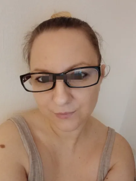 Fille à lunette cherche du sexe sur Brest