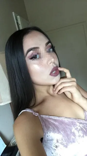 Brune sexy de Toulon cherche son plan cul