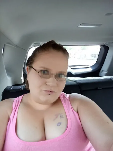 Femme cherche du nouveau dans le sexe