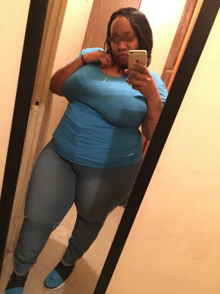 Black recherche du sexe à Lyon, contacte-moi
