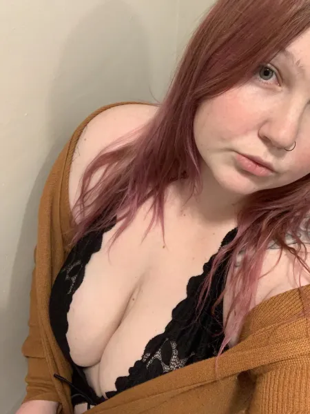 Jeune fille chaude pour du sexe à Toulouse