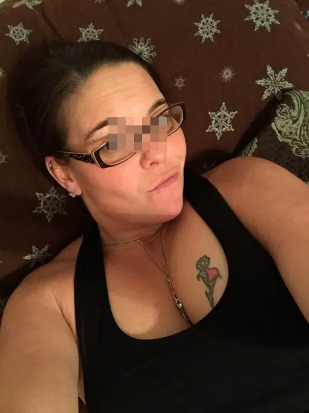 Brune sexy et coquine pour plan Q à Paris