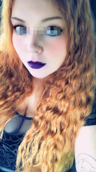 Mignonne et ouverte pour un plan Q