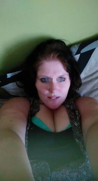 Jeune femme cherchant du sexe