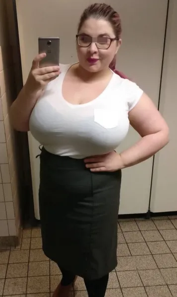 Fille ronde qui aime le cul à Colombes