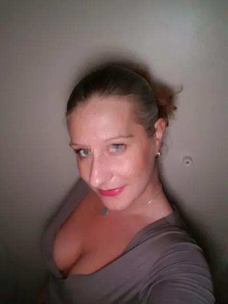 Femme mariée à la recherche d'un plan sexe