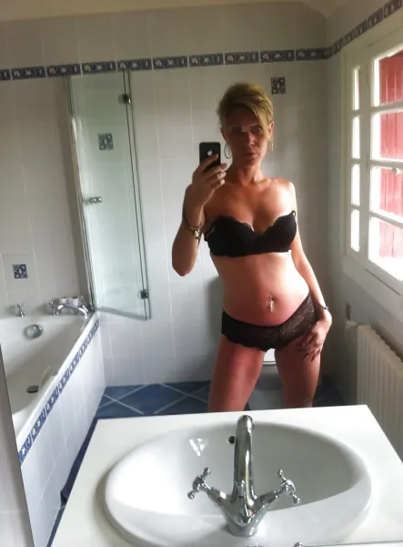 Femme motivée par un plan sexe sur Paris