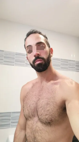 Homme à la recherche d'une expérience coquine à Nîmes