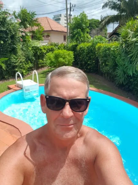 Homme de 65 ans coquin et ouvert pour une belle rencontre