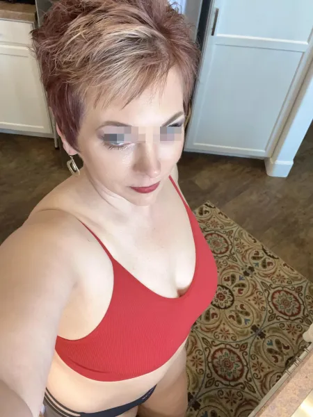 Cherche homme bien membré pour des plans gratuits à Rennes