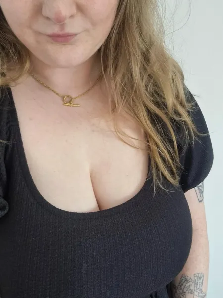 Fille russe, cherche un mec tranquille pour du sexe