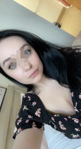 Fille sexy sur Paris qui aime sucer