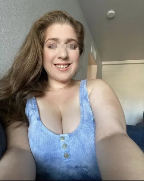 Fille avec des gros seins qui cherche des plans chauds à Toulouse