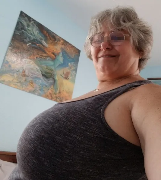 Emmanuelle de Lille pour un homme sympa et sensuel