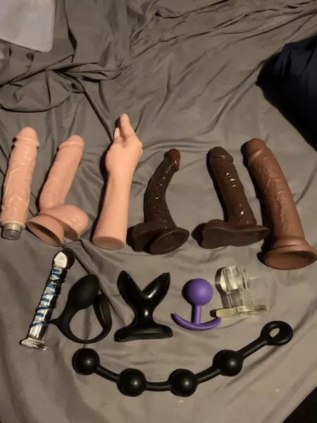Cochonne mûre cherche jeunes bites pour sexe intense