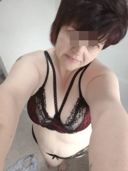 Femme mature prête à réaliser tous vos fantasmes
