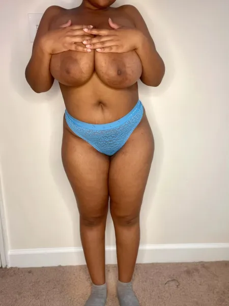 Beauté black pour un plan sexe brûlant