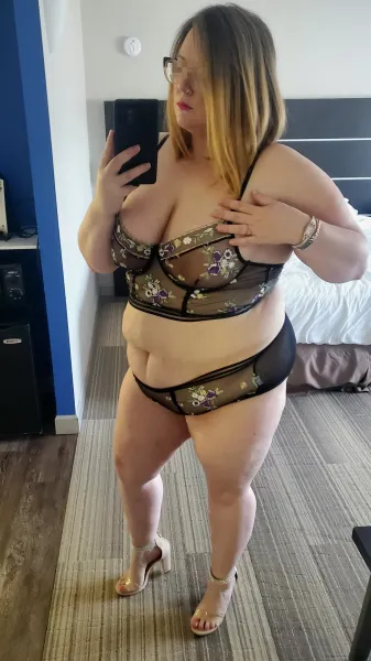 Rencontre chaude avec une femme mûre excitée à Nantes