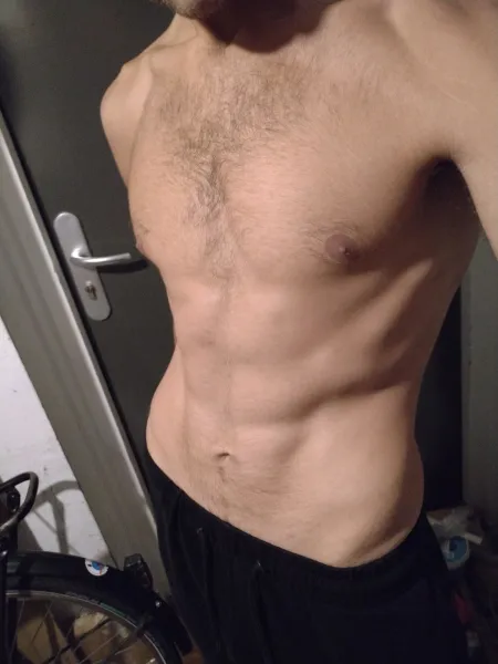 Jeune gay chaud à Brest cherche baise réelle