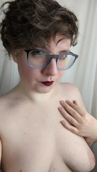 Petite cochonne cherche plan cul à volonté