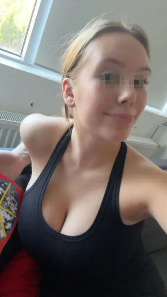 Blonde à Nantes cherche rencontre sexe discrète