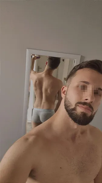 Breton, gay et complètement attachant